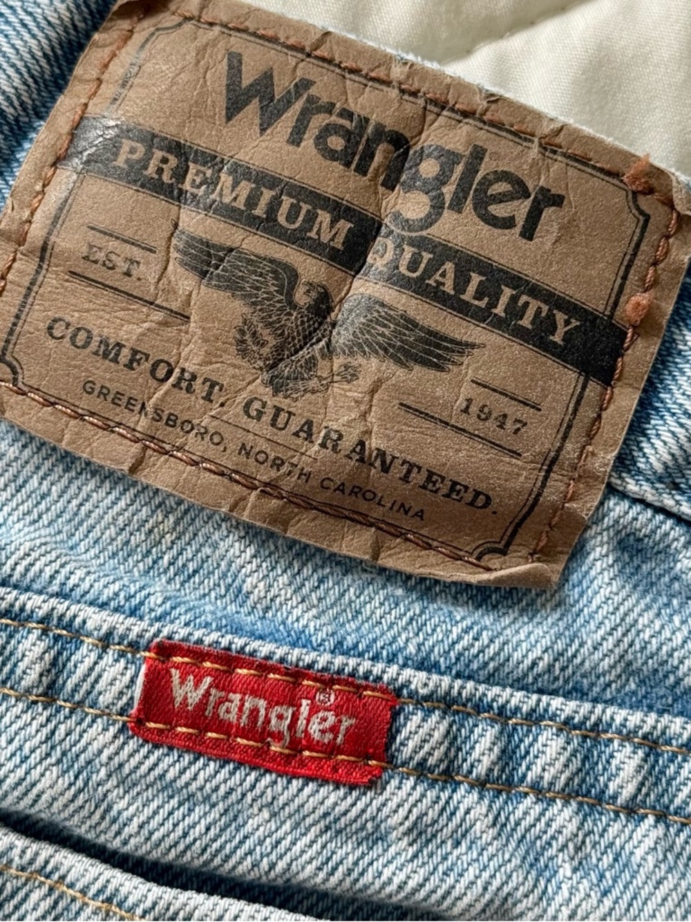 Vintage Wrangler Distressed Denim Cut Off Shorts – Size 33 (8 / 10) - Picture 5 of 6